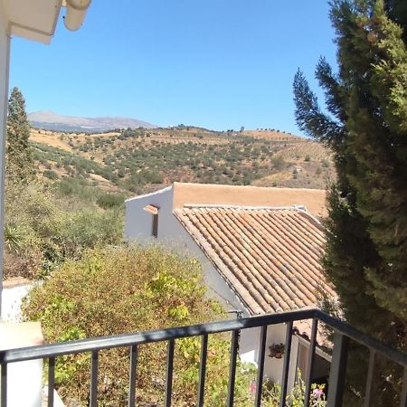 B&B Cortijo Loma León Cutar Exterior foto
