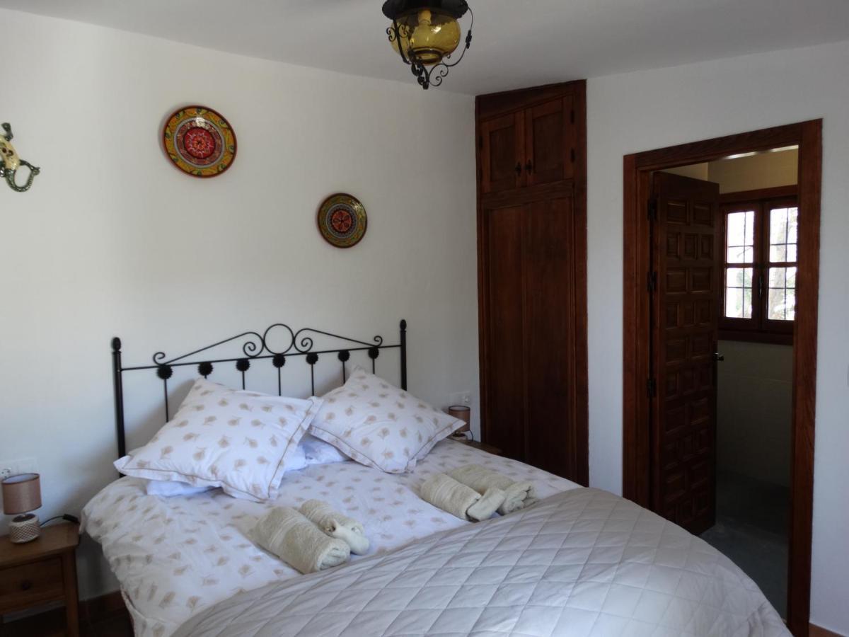 B&B Cortijo Loma León Cutar Exterior foto
