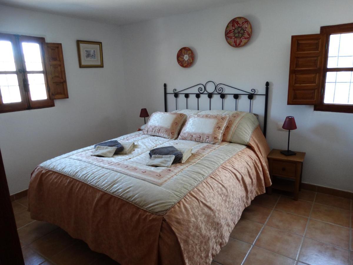 B&B Cortijo Loma León Cutar Exterior foto